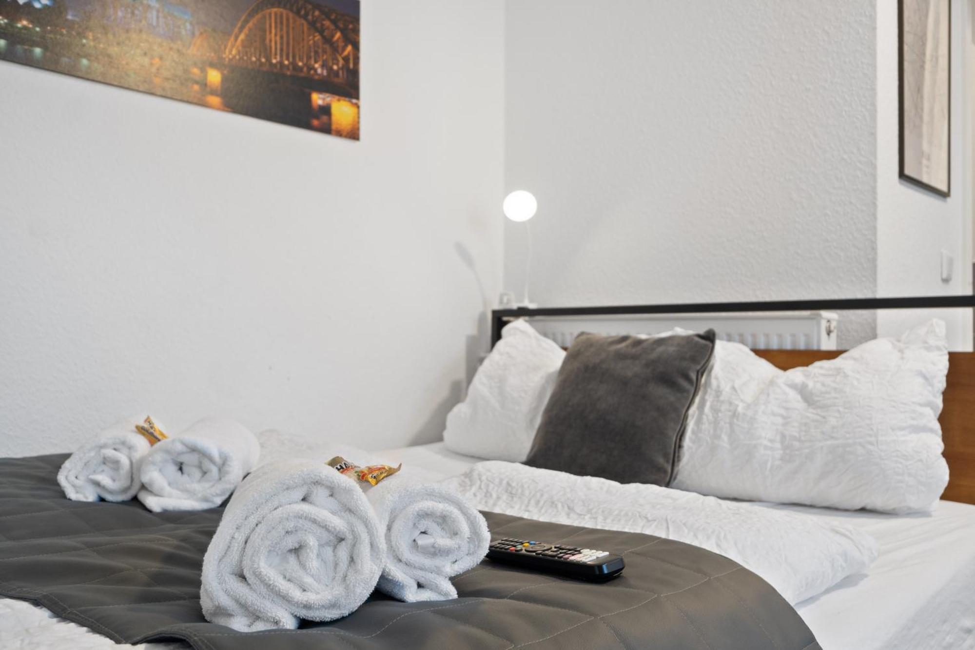Modernes Apartement Am Rhein In Ruhiger Lage Cologne Exterior photo