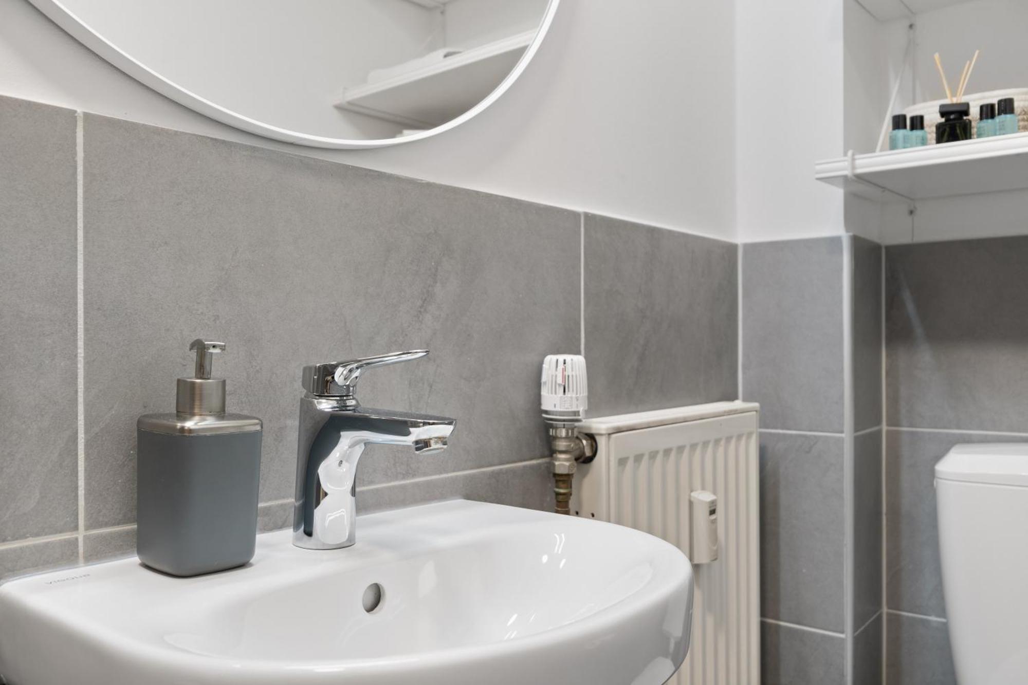 Modernes Apartement Am Rhein In Ruhiger Lage Cologne Exterior photo